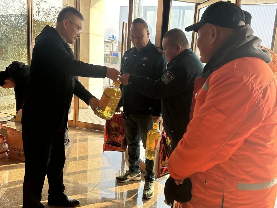 京津科技谷-精品无码国产自产野外拍-国产欧美日本一区二区-777777777少妇流水视频-日本理论片午午伦夜理片2024-亚洲第一免费视频-麻豆久久五月综合-亚洲变态另类专区丝袜自拍-97天堂国产在线观看工会开展“寒冬送温暖 关怀暖人心”走访慰问活动(图2)