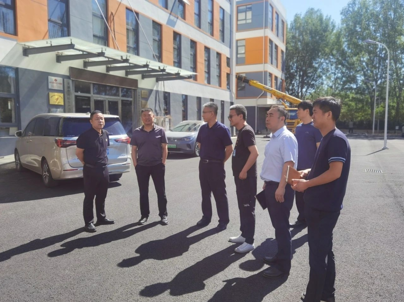 园区领导深入重点企业和项目现场开展调研服务(图1)
