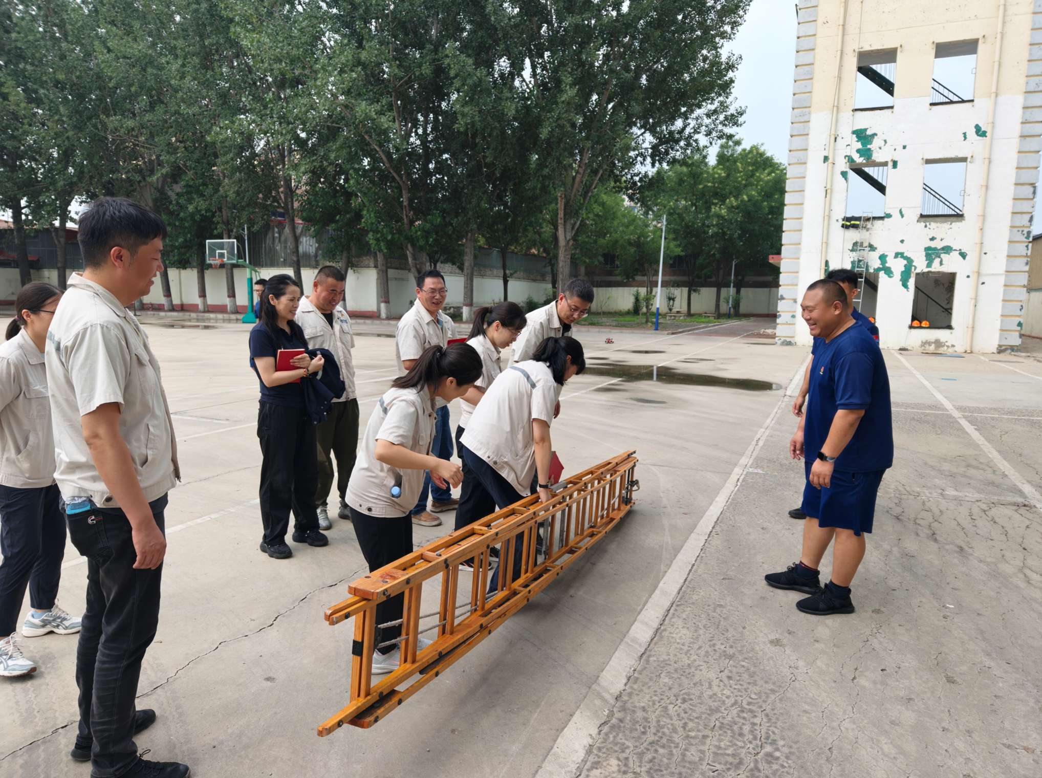 【党建领航促发展】“党建红”+“火焰蓝”，联建共筑安全线(图2)