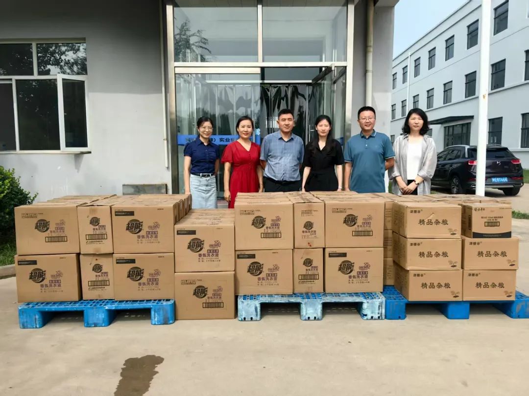 京津科技谷-精品无码国产自产野外拍-国产欧美日本一区二区-777777777少妇流水视频-日本理论片午午伦夜理片2024-亚洲第一免费视频-麻豆久久五月综合-亚洲变态另类专区丝袜自拍-97天堂国产在线观看总工会开展“夏日送清凉”走访慰问活动(图2)